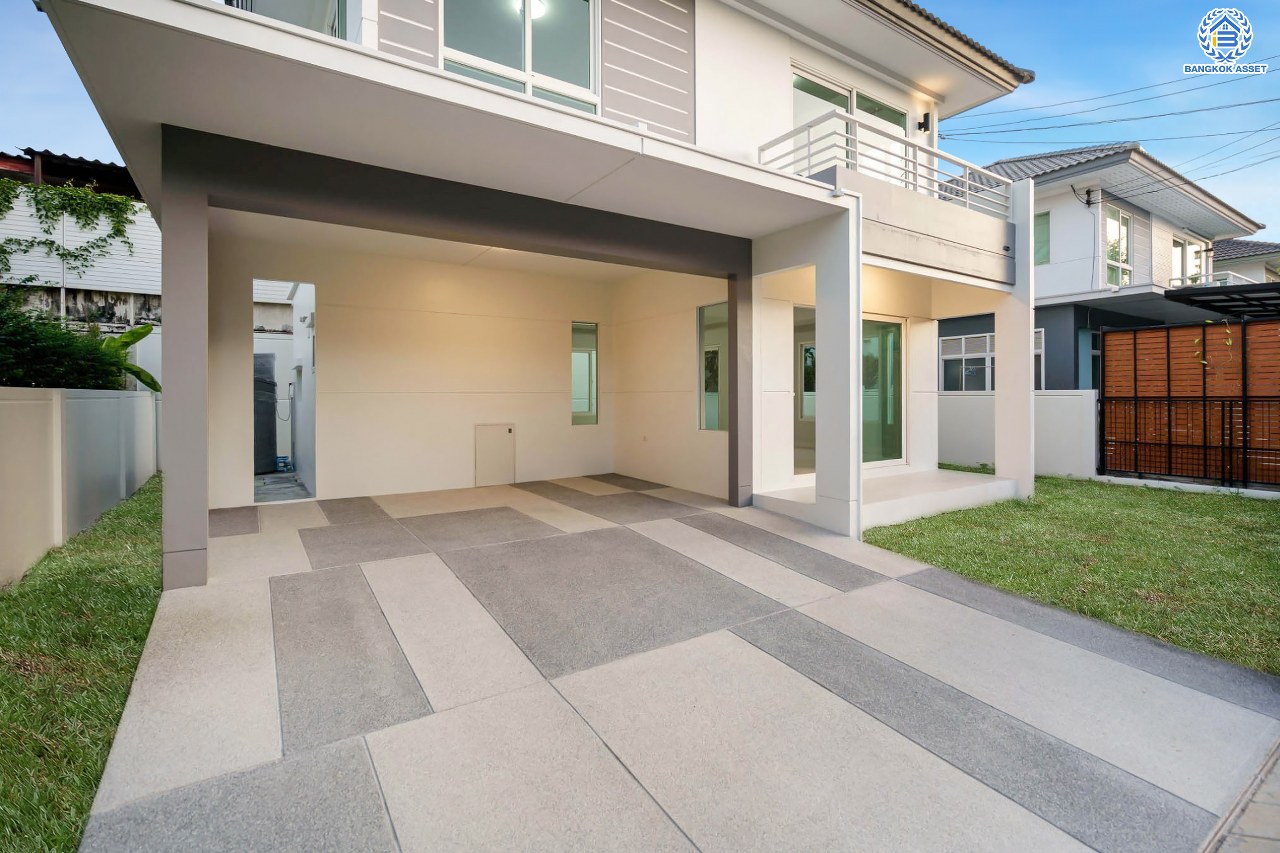 บ้านเดี่ยวมือสอง จากแบรนด์ LH โครงการ ชัยพฤกษ์ วัชรพล หลังใหญ่ เนื้อที่ 50.6 ตร.ว. ฟังก์ชัน 3 ห้องนอน 3 ห้องน้ำ จอดรถได้ 2 คัน พร้อม Facilities ครบครัน บนทำเลเดินทางสะดวก ติดถนนสุขาภิบาล5 เชื่อมต่อหลายเส้นทาง ใกล้ทางด่วน "ฉลองรัช" และรถไฟฟ้าสายสีเขียว "สถานีสายหยุด"